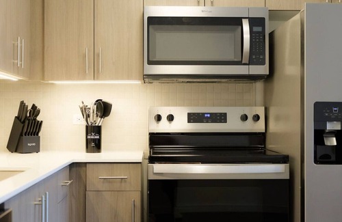 Washington Apartment | Above The Roots | Classy 1BD Escape