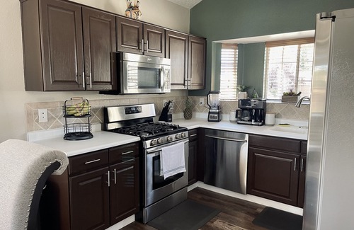 Alban Hills House | ABQ Home Overlooking Mountain- Near Sandia Tramway + Balloon Fiesta
