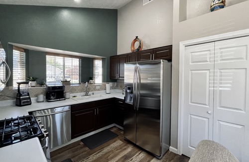Alban Hills House | ABQ Home Overlooking Mountain- Near Sandia Tramway + Balloon Fiesta