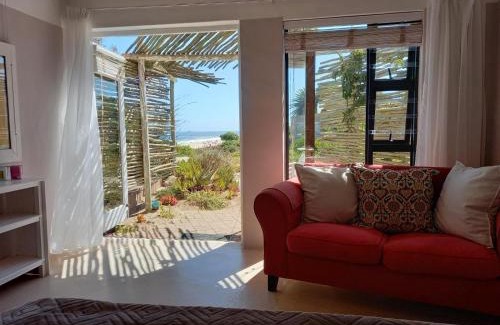 Britannia Bay House | Absolute Beach Accommodation