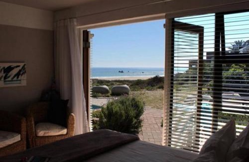 Britannia Bay House | Absolute Beach Accommodation