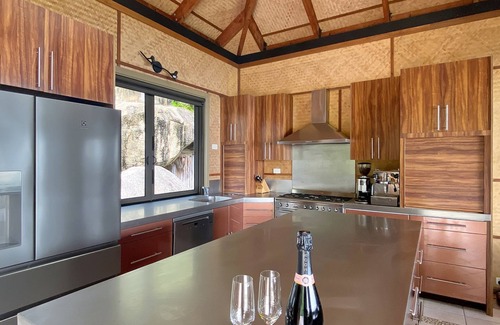 Horseshoe Bay House | Absolute Beachfront Master