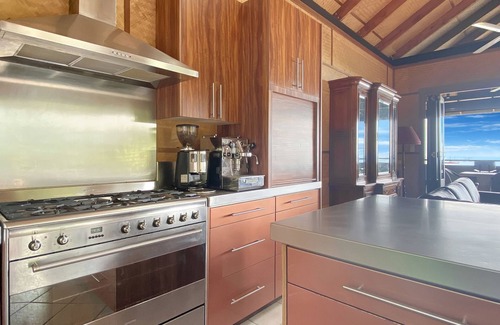 Horseshoe Bay House | Absolute Beachfront Master