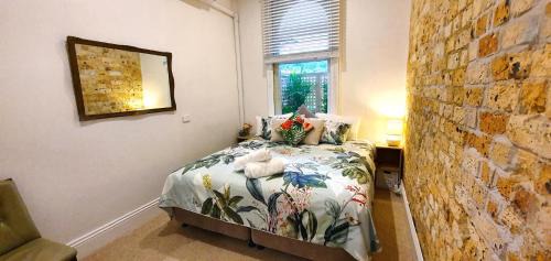 Narrabeen Apartment | Absolute Beachfront 2BR Pet-Friendly Terrace - The Coachhouse