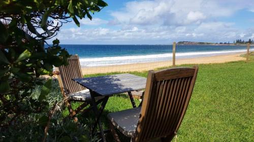 Narrabeen Apartment | Absolute Beachfront 2BR Pet-Friendly Terrace - The Coachhouse