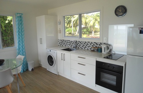 Rarotonga House | Absolute Beachfront - A touch of Paradise