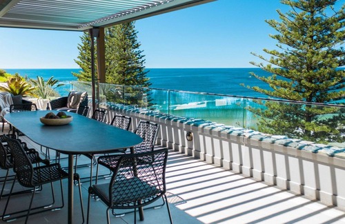 Whale Beach House | ABSOLUTE BEACHFRONT by Palm Beach Holiday Rentals