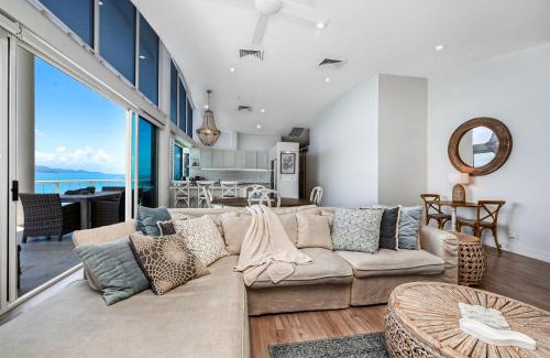 Townsville Apartment | Absolute Luxury on the Marina Oceanfront Modern Penthouse with Panoramic Views