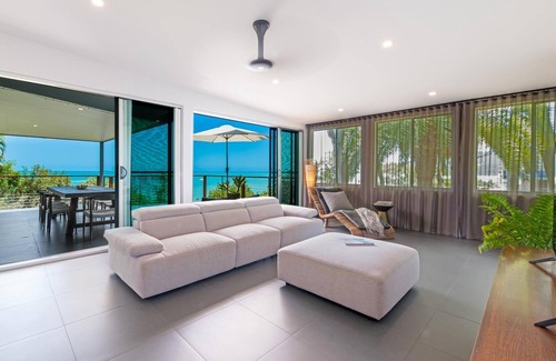 Airlie Beach House | Absolute Ocean Front Coastal Home