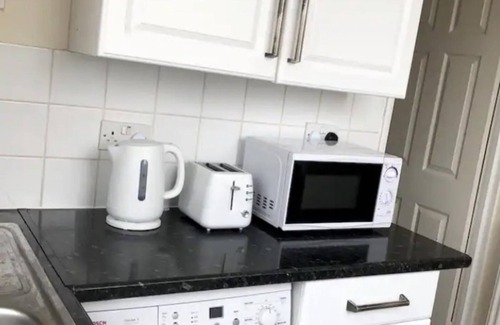 Rochford Apartment | Ac Lounge 115 1-bed Apartment in Rochford