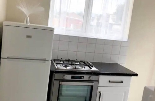 Rochford Apartment | Ac Lounge 115 1-bed Apartment in Rochford