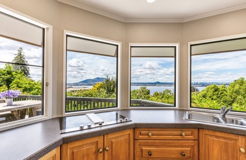 Acacia Bay Apartment | Acacia Bay Views - Large Family Home with Stunning Views