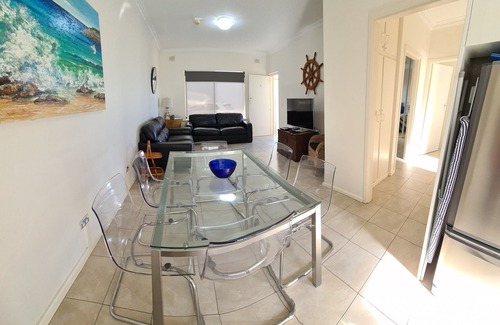 Glenelg North Apartment | ACAILL ACCOMMODATION - Esplanade Living! SELF CHECK-IN, SELF CHECK-OUT