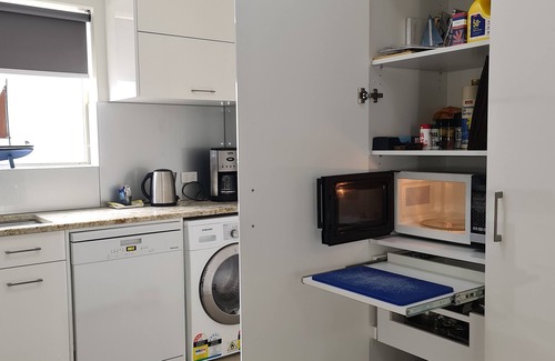 Glenelg North Apartment | ACAILL ACCOMMODATION - Esplanade Living! SELF CHECK-IN, SELF CHECK-OUT