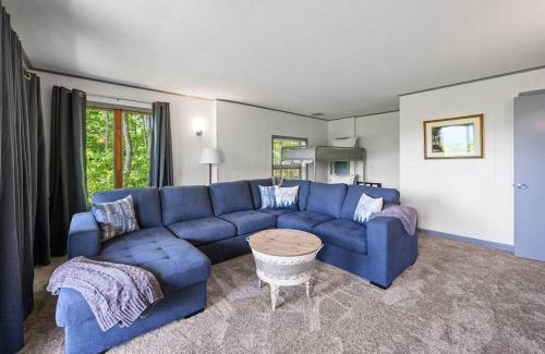 Gatlinburg - Pigeon Forge House | Access to 3 pools & pickleball! View! Shuffleboard! Arcade! Hot Tub!