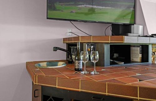 Gatlinburg - Pigeon Forge House | Access to 3 pools & pickleball! View! Shuffleboard! Arcade! Hot Tub!