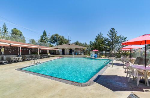 Groveland House | Access to Pine Mountain Lake Family Cabin with Deck