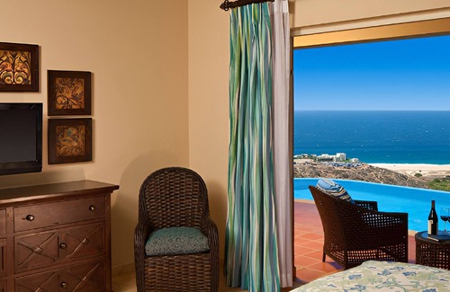 Paraiso Escondido Villa | Access to the multi-million dollar Jack Nicholas 18 hole signature golf course.