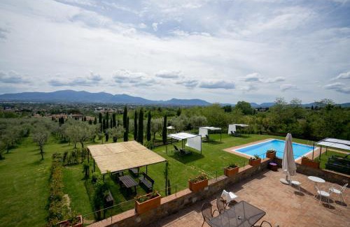 Capannori Apartment | Accogliente alloggio con vista e piscina