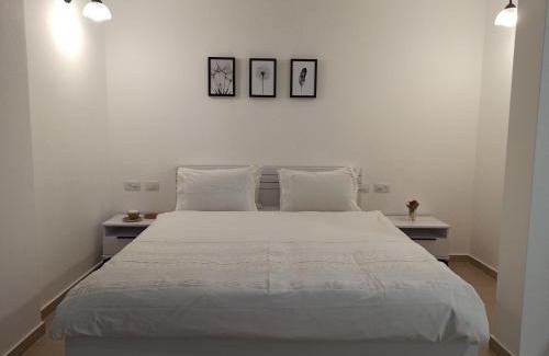 Rosh Pinna Apartment | Accommodation at Miss Daisy - להתארח אצל מיס דייזי