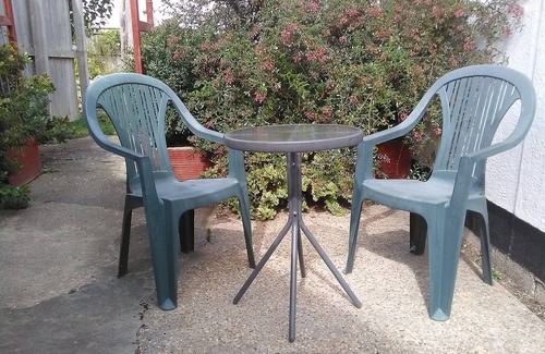 West Bay House | Accommodation for a couple, just a short walk from the beaches and harbour.