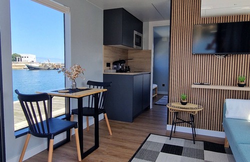 Muxia Boat Rental | Accommodation on a boat with the comforts of a house in Muxía.