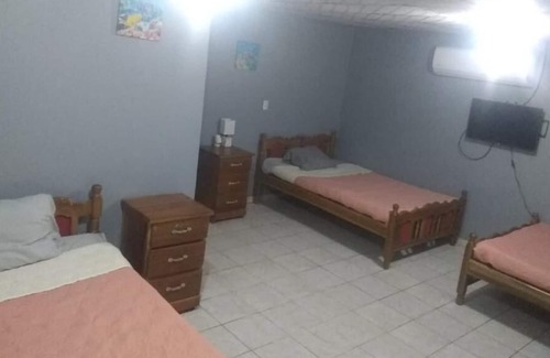 Llano de Los Patos Cabin | Acogedora cabaña con 3 camas dobles y vista al mar