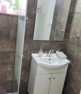 Los Angeles House | Acogedora casa de huéspedes, climatizada.