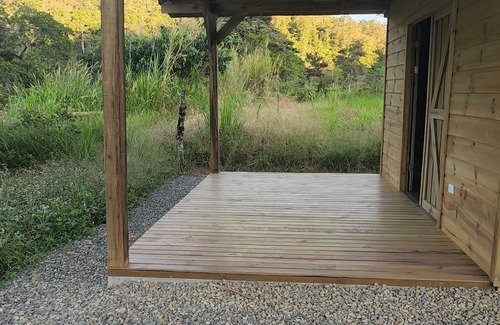 San Isidro de El General Cottage | Acogedoras cabañas de madera Oso Perezoso, listas para su descanso en el campo.
