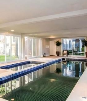 Carniel Apartment | Aconchego na Serra com Lareira e Piscina aquecida 4min Centro