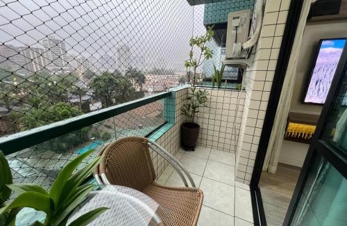 Canto do Forte Apartment | Aconchego no Canto do Forte - Ar Condicionados - Tvs Grandes - Wi-fi e Estacionamento Incluso!