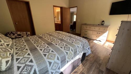 Logan House | Acorn Acres Cabins Whitetail Run Cottage