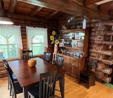 Bloomington House | Acorn Resort a Unique Retreat Cabin, 13 acres land