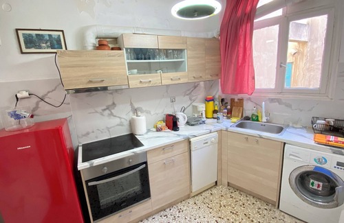 Koukaki Apartment | Acropolis view vintage style apartment