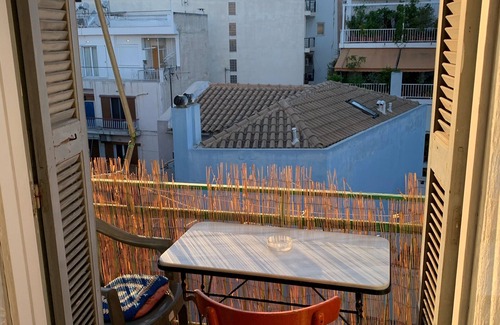 Koukaki Apartment | Acropolis view vintage style apartment