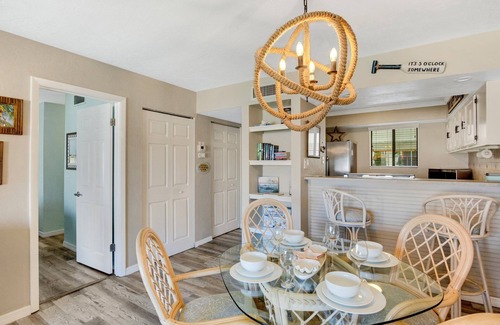 Bradenton Beach Condo | Across from beach, great views & endless amenities