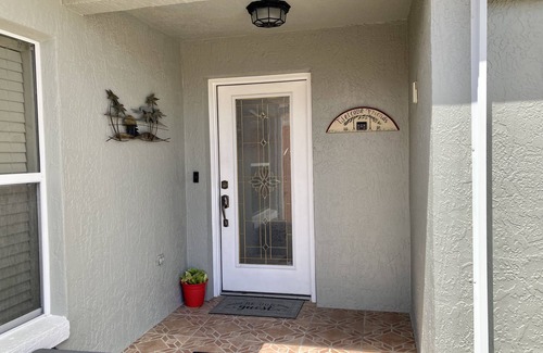The Villages House | Across from Tierra del Sol pub, pool, sports & golf!