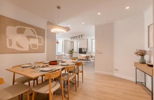 Misericordia Apartment | AD2 Renovated Charm in Prime Location - BICA - with AC