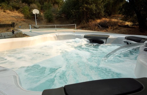 Oakhurst House | ADA Accessible! Pickleball, BBQ, Fire pit & more