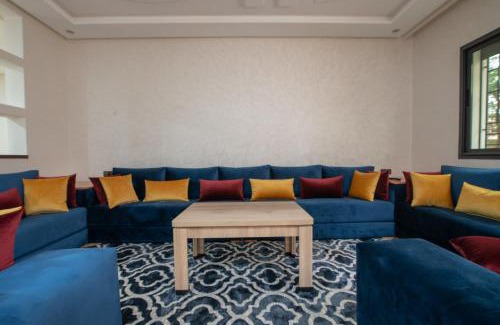Haut Founty Apartment | Adam's Apartments,Self CheckIn 6 Mins to Beach Downtown Fiber Optic WiFi Free Parking Same Rules as Hotels