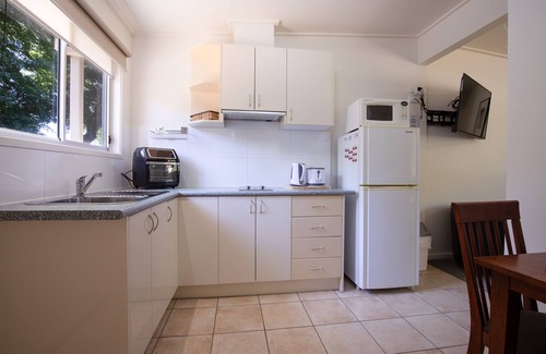 Bright Hotel | Adina Lodge Holiday Units