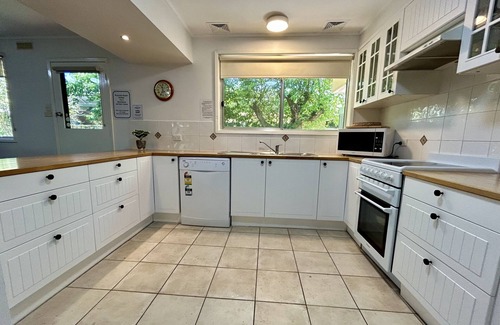 Bright Hotel | Adina Lodge Holiday Units