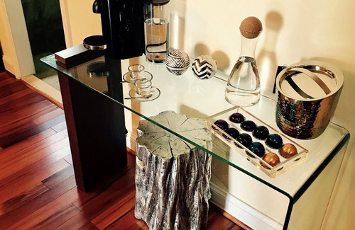 Edgewater House | Adjacent to Annapolis~ by beach, 25 acre park next door & TV shows filmed here!