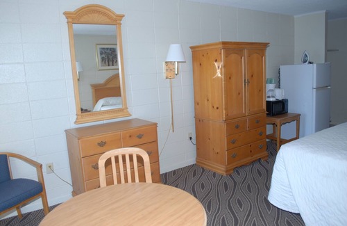 Downtown Myrtle Beach Hotel | Admiral Motor Inn