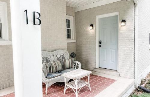 Columbia Apartment | Adorable 1BR Apt. w KING bed 1 m. to square