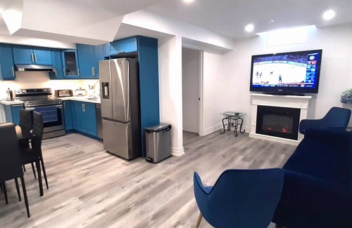 Newmarket Apartment | Adorable 2 bedrooms, 2 washrooms, 2 parking spots apartment