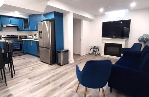 Newmarket Apartment | Adorable 2 bedrooms, 2 washrooms, 2 parking spots apartment