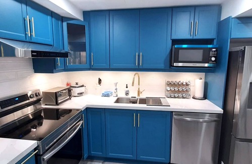 Newmarket Apartment | Adorable 2 bedrooms, 2 washrooms, 2 parking spots apartment
