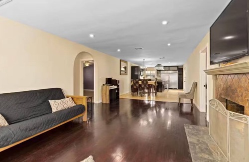 Lancaster House | Adorable 3bedroom 2+ acres ranch with farm animals