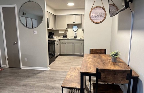 Jasper Apartment | Adorable Boho Style 2/1 Apt